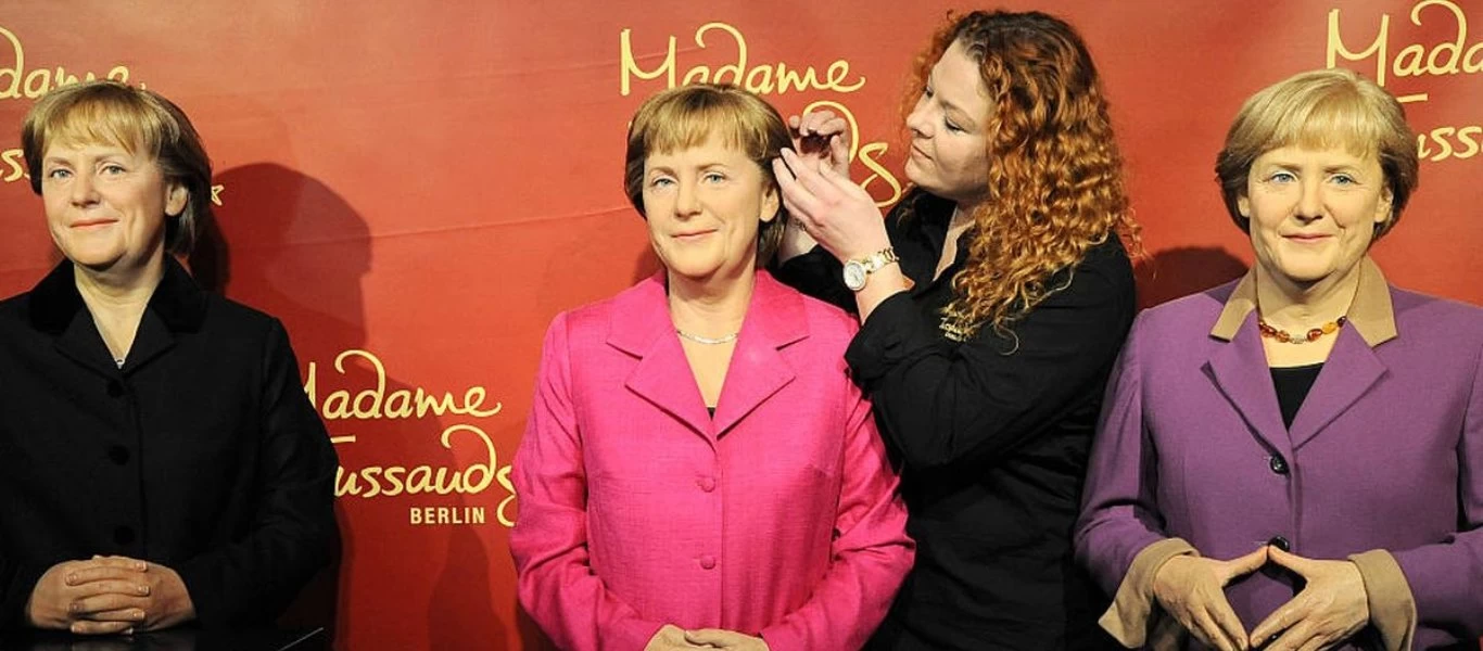 Γερμανία: Έλληνας εστιάτορας θέλει να μας τρελάνει - Παρήγγειλε το κέρινο ομοίωμα της Α.Μέρκελ